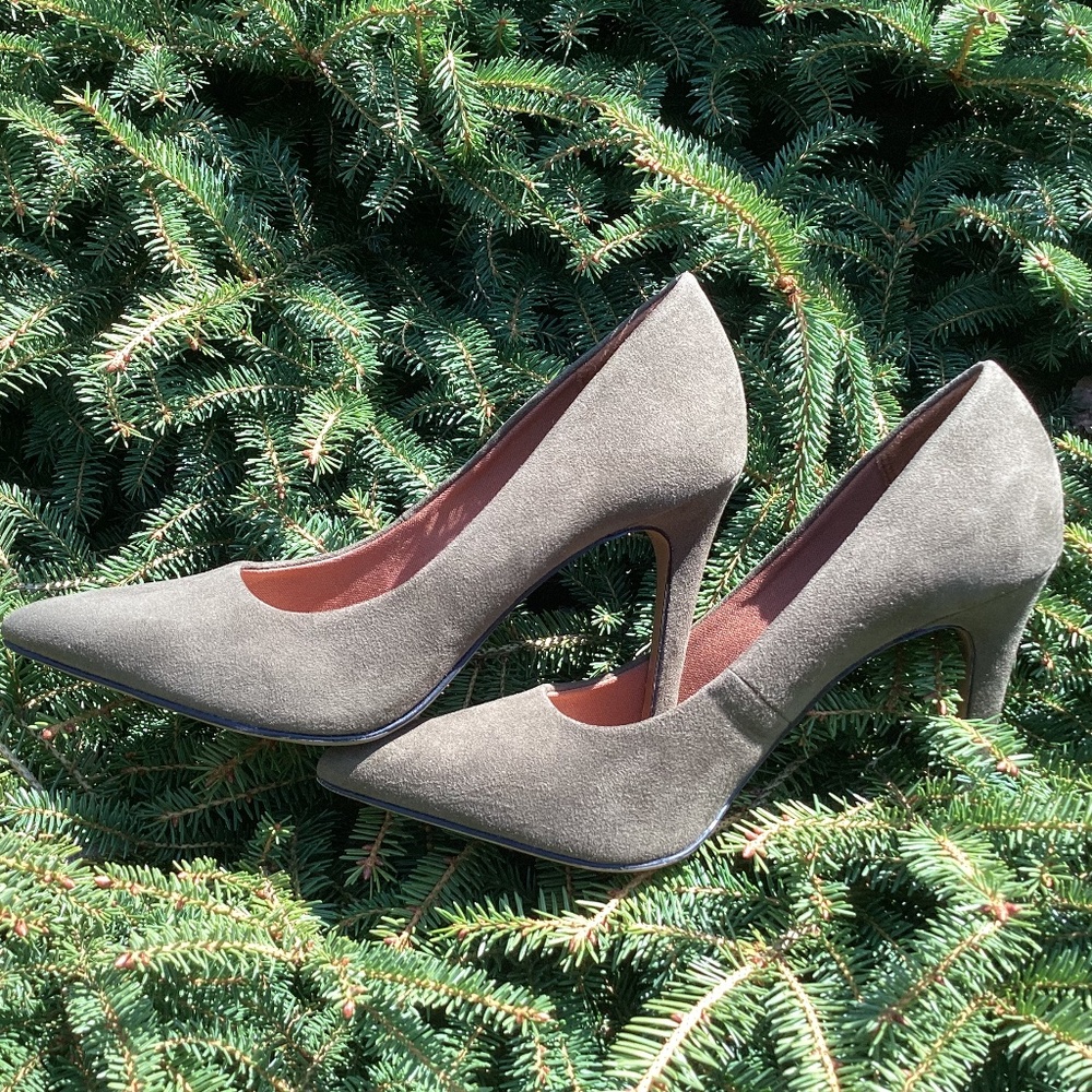 Christian Siriano Green Suede Pointy Toe Heels